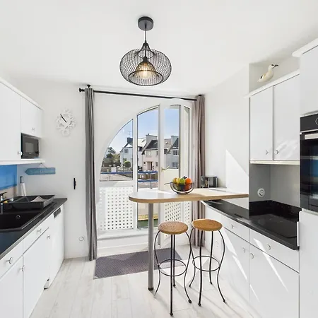 -ar Men- T2 Avec Terrasse Vue - A 50m *